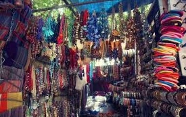 Here's Our Guide To Street Shopping In Janpath Market