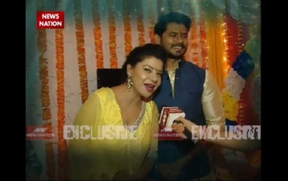 Sambhavna Seth and her husband Avinash decorates Ganpati Bappa