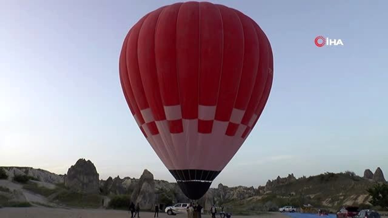 Türkiye'nin ilk yerli balonu Atatürk ve Türk Bayrağı ile Kapadokya semalarında havalandı