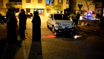 Sürücünün kontrolünden çıkan motosiklet, otomobilin altında kaldı:1 yaralı