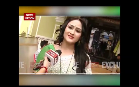 Serial Aur Cinema: Aditi Sajwan distributes Indian flag on sets of Chidiya Ghar on Independence Day