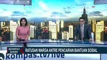 Berdesakan! Warga di Karawang Abai PSBB Demi Bantuan Sosial Tunai