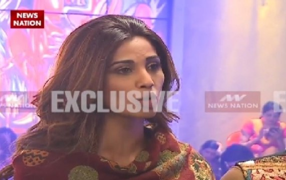 Daisy Shah steals the show with her power packed performance
