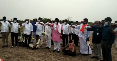 ಕೂಲಿಕಾರ್ಮಿಕರಿಗೆ ಪ್ರತಿಜ್ಞಾವಿಧಿ ಬೋಧಿಸಿ "ಬದು‌ನಿರ್ಮಾಣ ಅಭಿಯಾನ" ಕ್ಕೆ ಚಾಲನೆ ನೀಡಿದ ಬಿ.ಸಿ.ಪಾಟೀಲ್ | BC Patil