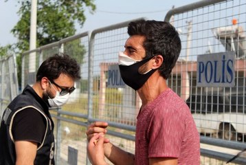 Ağlayıp sitem etti yine de ceza yemekten kurtulamadı