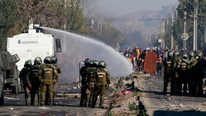 Chile COVID-19 lockdown: Poor Santiago residents demand food, aid
