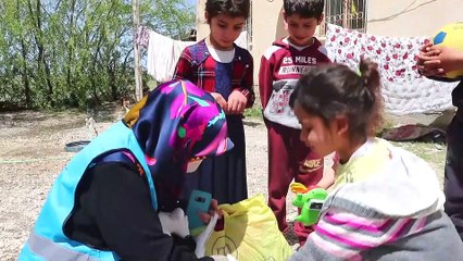 Diyanetin Kur'an kursu öğreticileri iyilik dağıtıyor - VAN