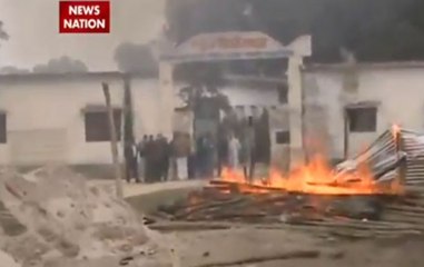 Villagers burn police station in Deoria