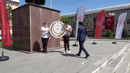 Muş'ta 19 Mayıs sosyal mesafeli kutlandı