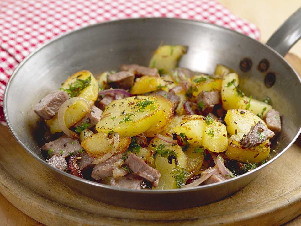 Patatas salteadas con ternera