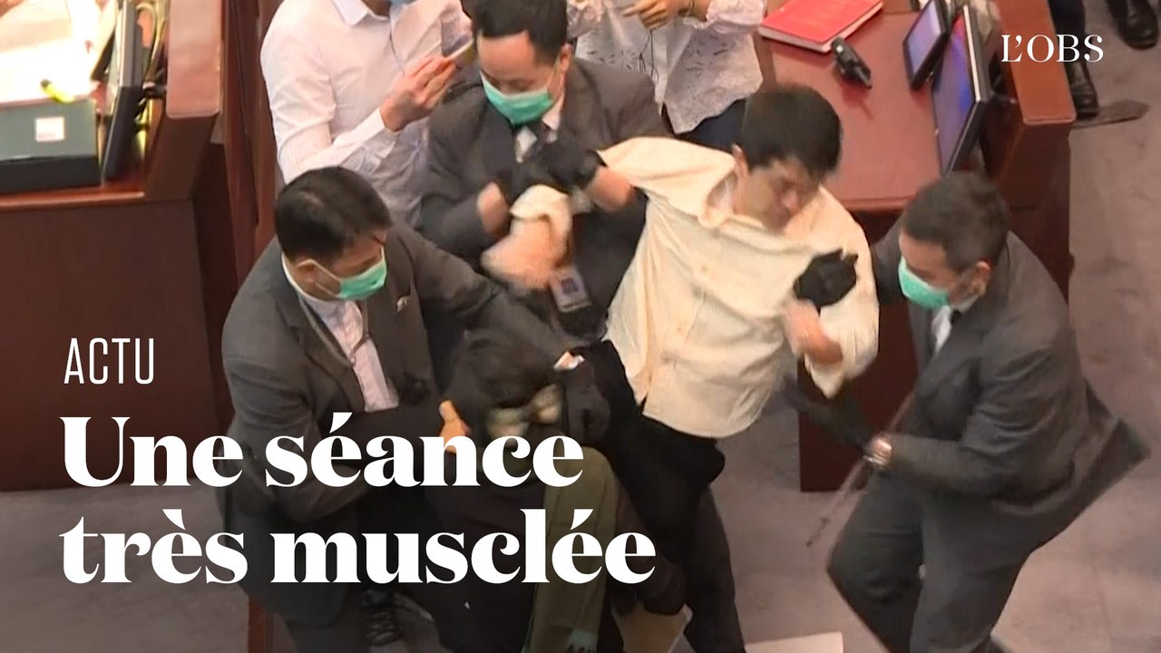 Chaos au Parlement de Hong Kong, où des élus pro-démocratie ont protesté contre des pro-Pékin