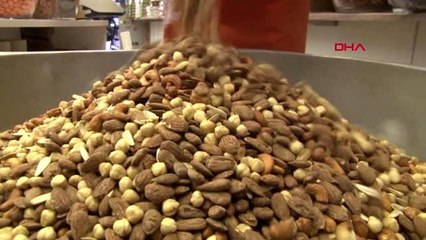 ADANA Evde kalan vatandaşlar kuruyemişe talebi artırdı