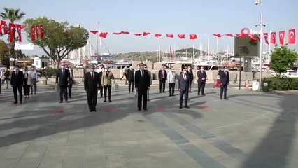 Gençler kutlamaya gelemeyince ay yıldızlı balon uçurdular