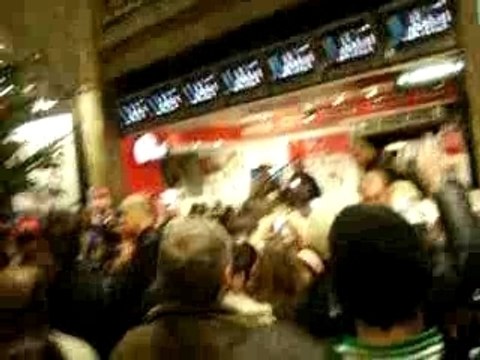 Alizée - Séance de Dédicaces - 03/12/2007