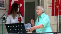 EMEKLİ OPERACIDAN EVİNİN BALKONUNDA 19 MAYIS'A ÖZEL KONSER