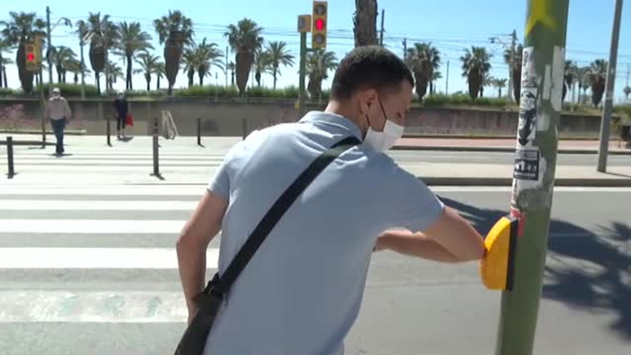 Los semáforos para peatones se adaptan al covid en Mataró