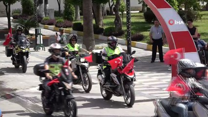 Mersin'de 19 Mayıs coşkusu sokak sokak yaşandı