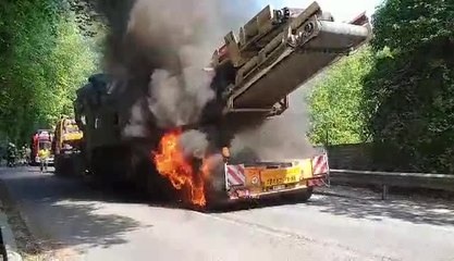 Convoi exceptionnel en feu à Jemeppe-sur-Sambre