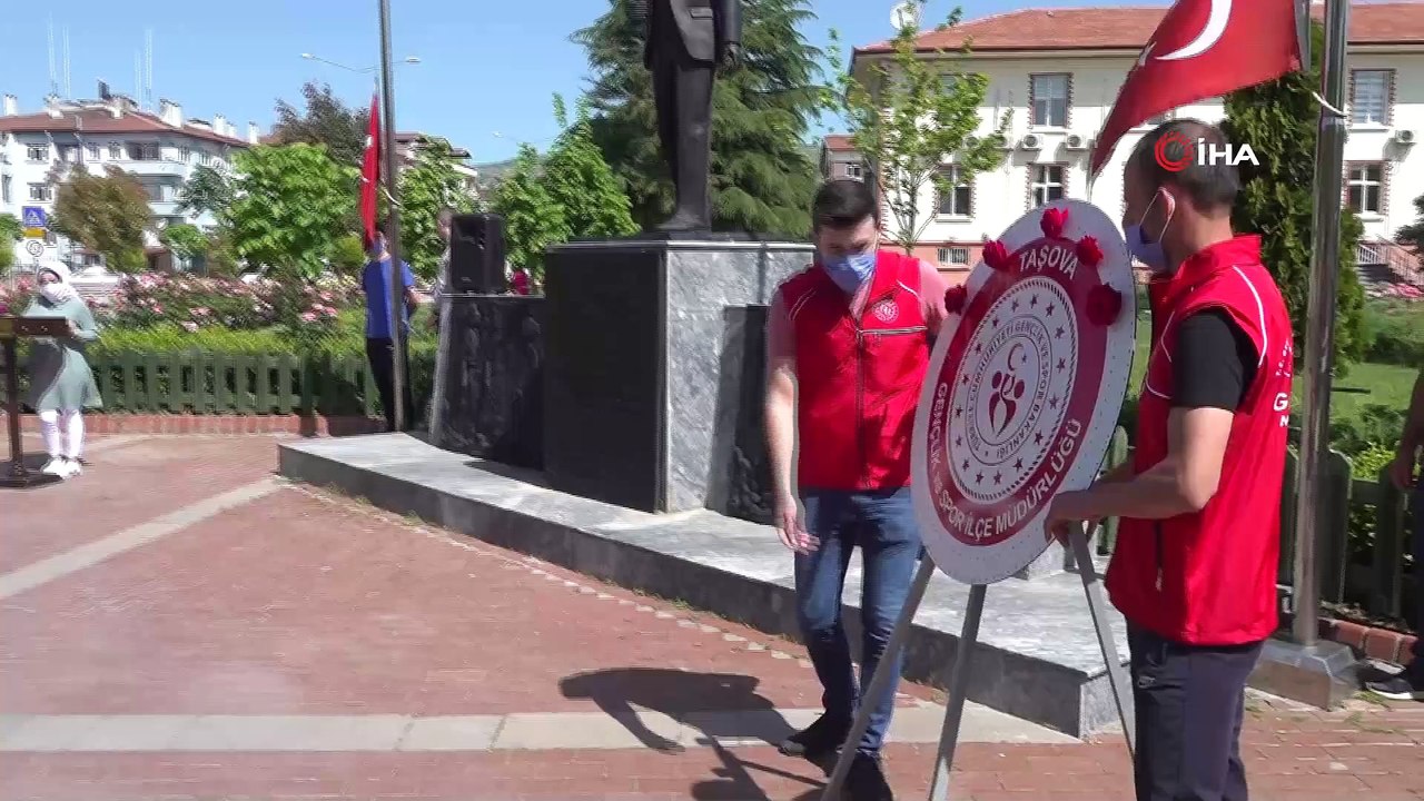Taşova’da '19 Mayıs otobüsü' ile bayram kutlaması