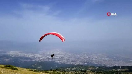 Bin 500 metrede Türk bayraklarıyla 19 Mayıs'ı kutladılar