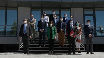 Ayuso y representantes del sector económico guardan un minuto de silencio