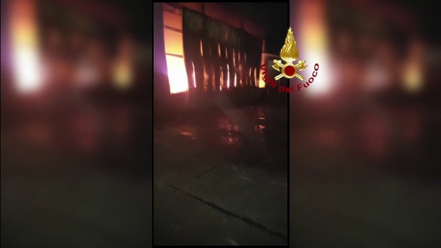 Sandrigo (VI) - In fiamme azienda riciclo materie plastiche (19.05.20)