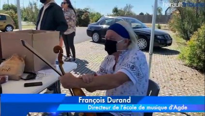 AGDE - La distribution des masques à la population en mode drive et en musique !
