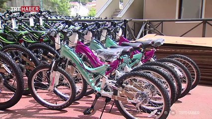 Cumhurbaşkanı Erdoğan'dan çocuklara bisiklet hediyesi