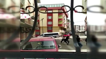 Kısıtlama gününde sokak ortasında kavgaya para cezası... Kavga anı kamerada