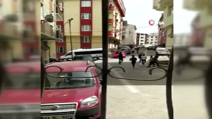 Kısıtlama gününde sokak ortasında kavgaya para cezası... Kavga anı kamerada