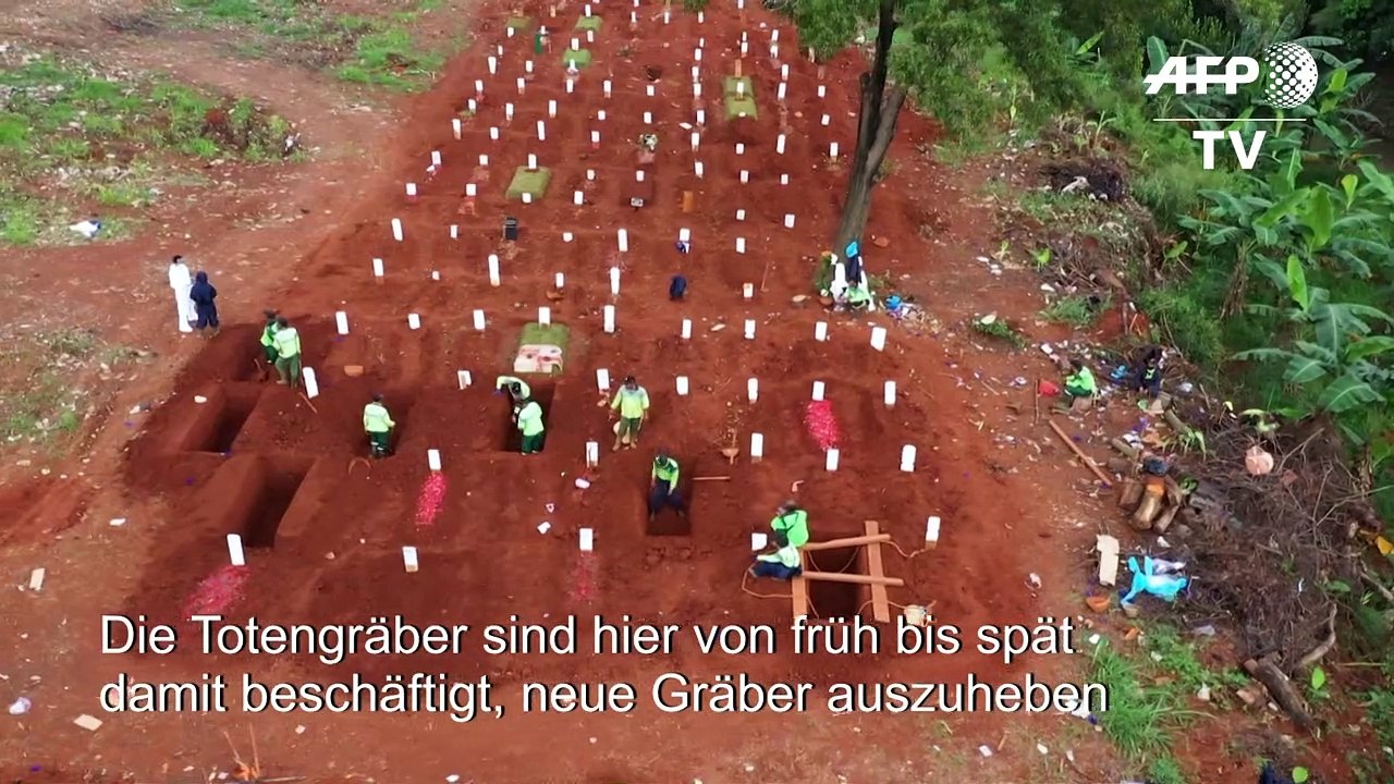 Totengräber in Indonesien arbeiten ohne Pause