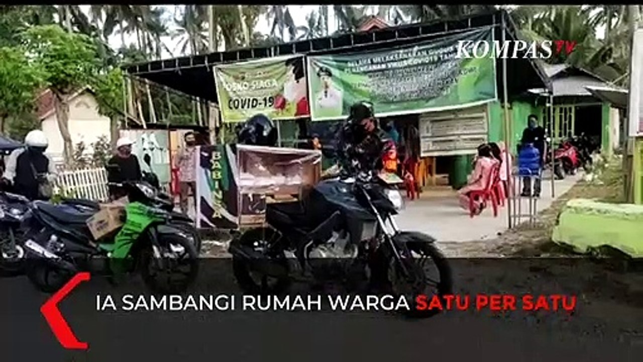 Nabung 3 Bulan, Anggota TNI Bagi-Bagi Takjil Gr...