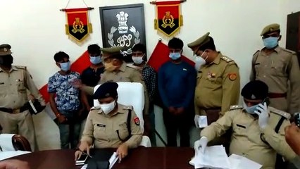 खाकी की नाक के नीचे उड़ी सोशल डिस्टेंसिंग की धज्जियां