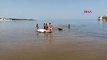 MERSİN Kızkalesi Plajı'nda çocuklar yasağa rağmen denize girdi