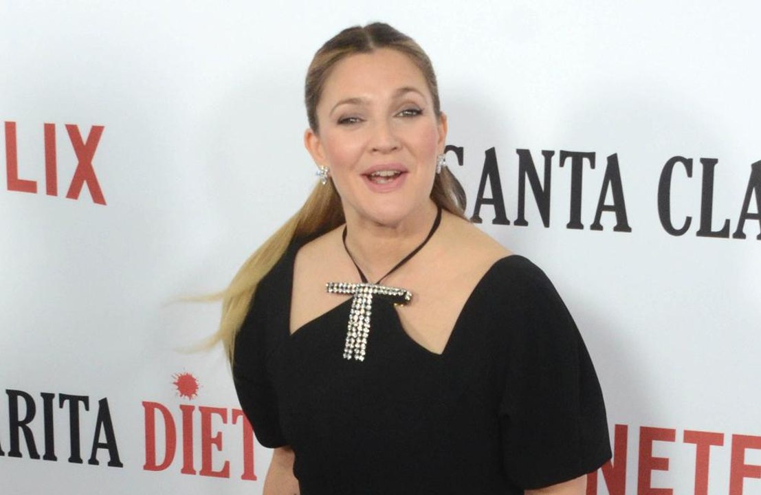 Drew Barrymore faz doação de US$1 milhão para instituição de caridade