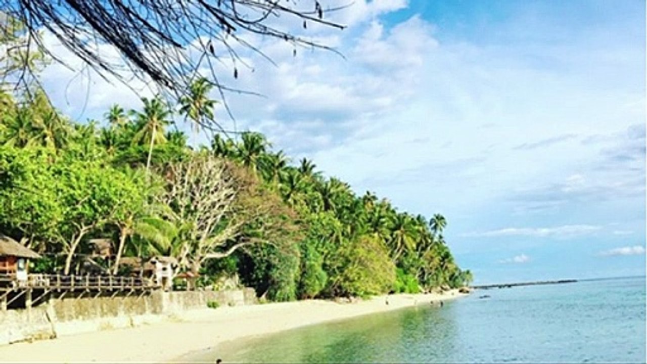Sumur Tiga Beach