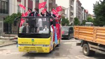 19 Mayıs’a anlamlı kutlama...Başkanlar otobüsle şehir turu atıp halkın bayramını kutladı