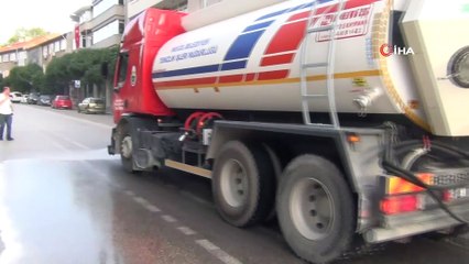 İnegöl'ün caddeleri gül suyuyla yıkandı