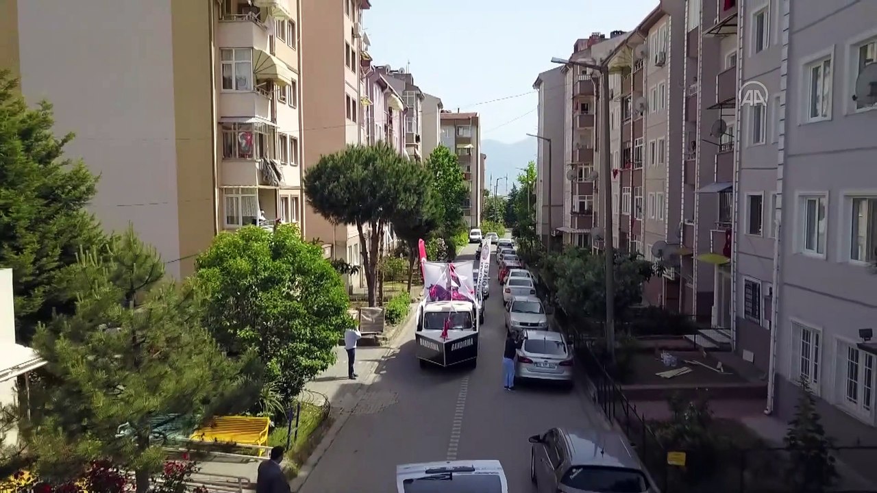 Orhangazi'de Bandırma Vapuru'na benzetilen araç...