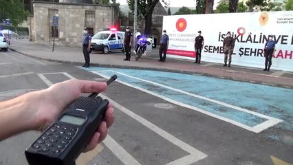 Kahramanmaraş polisi 19.19'da İstiklal Marşı'nı okudu