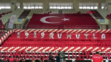 ANTALYA Milli sporcular 19.19'da Türk bayrağı açtı