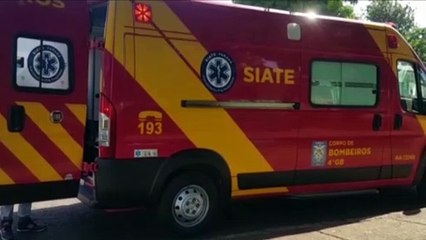 Jovem fica ferida em acidente entre carro e moto no Bairro Periolo