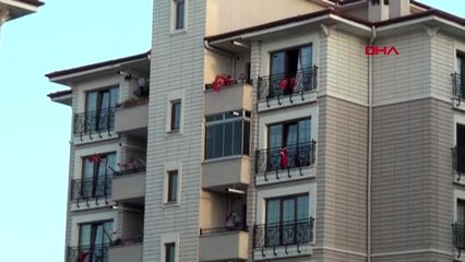 Gaziantep'te balkonlardan İstiklal Marşı okundu
