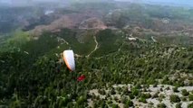 Yamaç paraşütü pilotlarından gökyüzünde Türk bayrağıyla 19 Mayıs kutlaması - KONYA