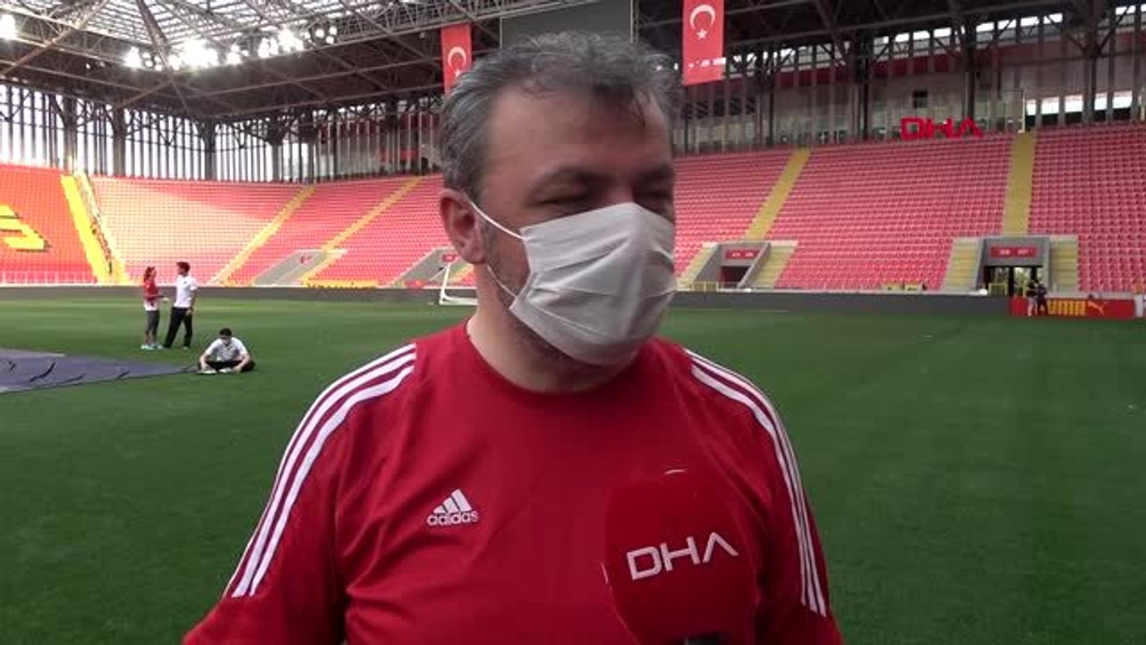 İzmir'de Gürsel Aksel Stadı'nda 19 Mayıs coşkusu