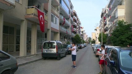 19 Mayıs coşkusuyla balkonlardan İstiklal Marşı okundu - İZMİR