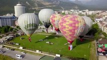 Sıcak hava balonu ve yamaç paraşütleriyle 19 Mayıs kutlaması