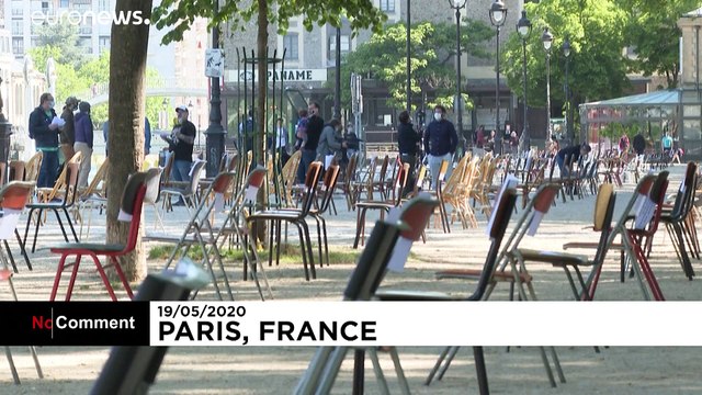 1000 пустых стульев на канале Урк