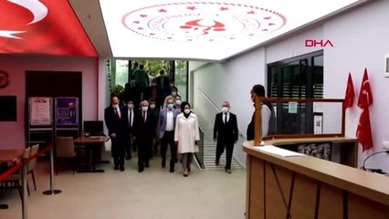 Tekirdağ'da karantina altındaki vatandaşlar 19.19'da İstiklal Marşı okudu