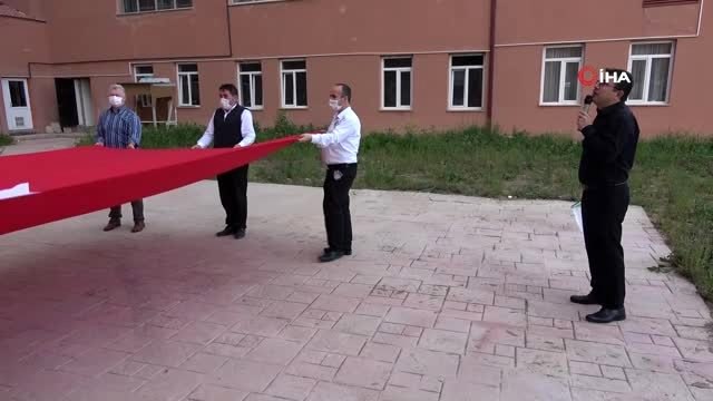 Bolu'da karantina yurdunda kalanlar için 19 Mayıs kutlaması